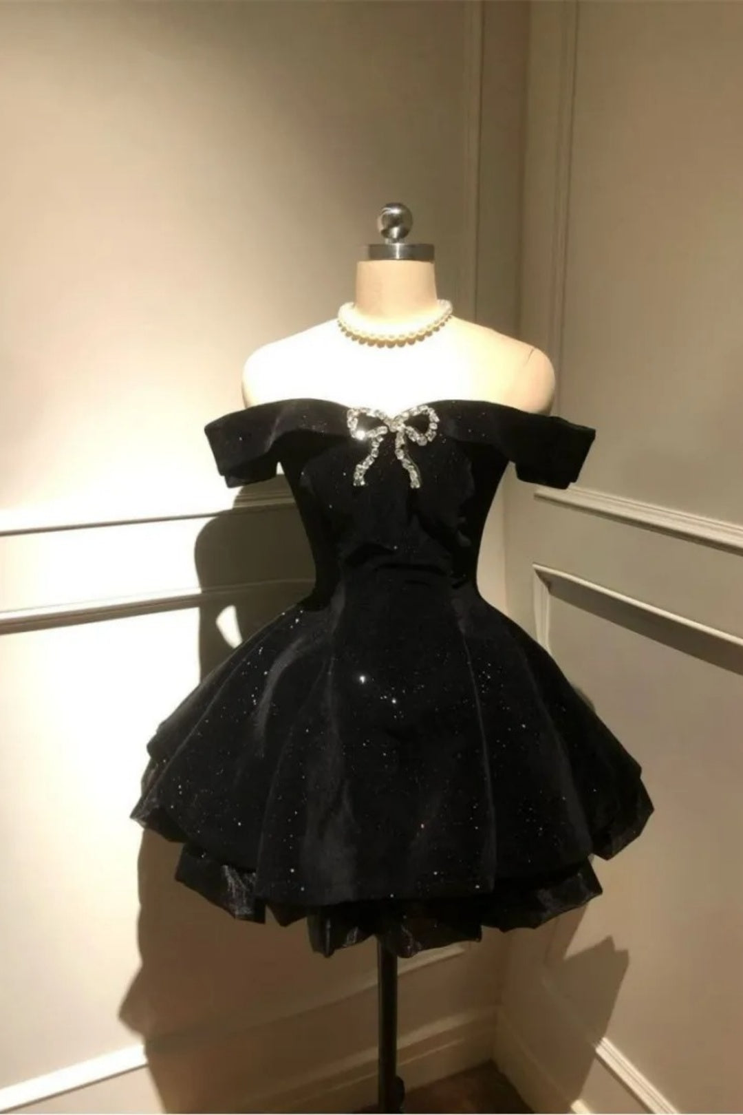Off‑Shoulder Black Velvet Mini Dress Rhinestone Bow Party Cocktail Gown F0128