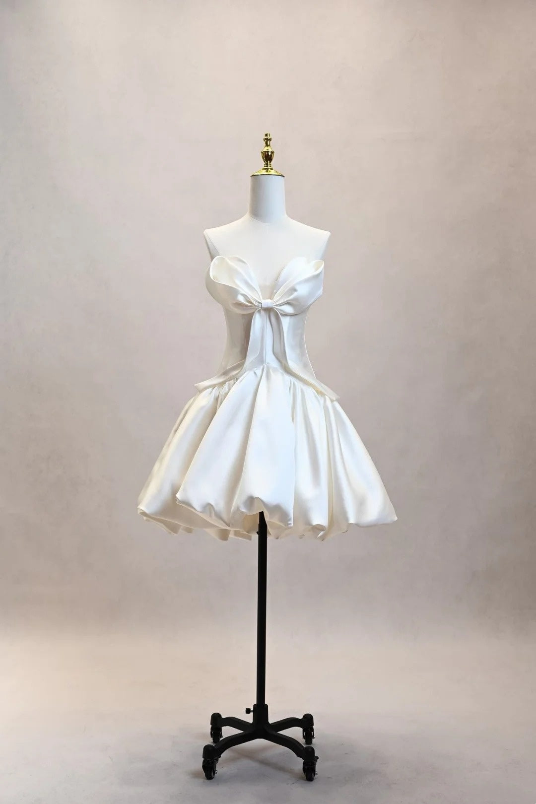 White Satin Strapless Homecoming Mini Dress 3D Big Bow Puffy Short Wedding Cocktail Gown F0016