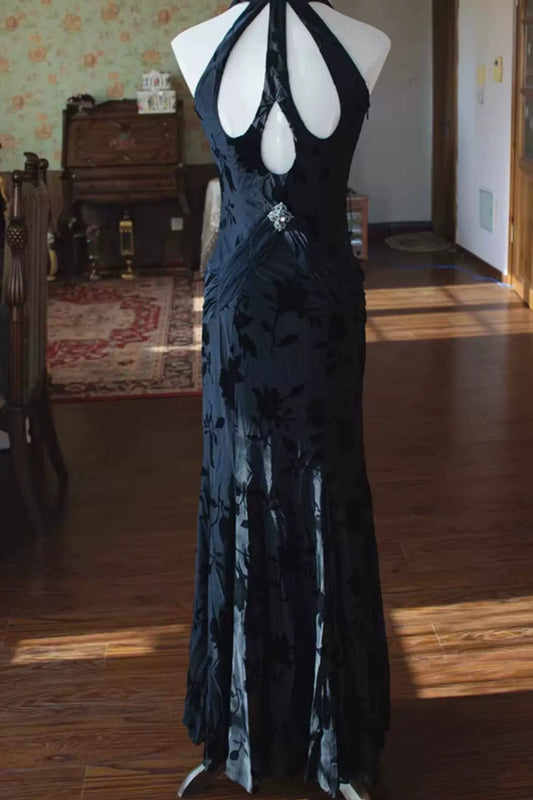 Black Vintage-Style Formal Long Velvet Gown With A V-Neck And Open Back L017