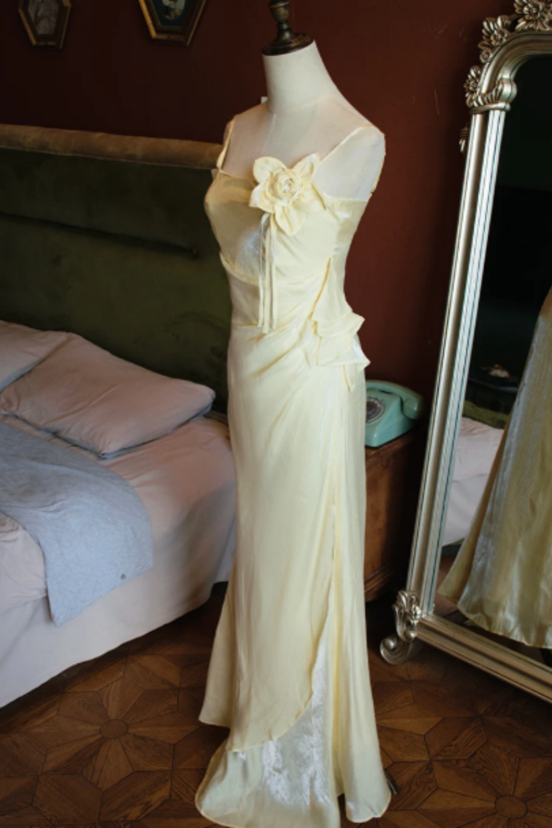 Moonlight White Shimmer Spaghetti Strap Mermaid Formal Dress with 3D Flower L022