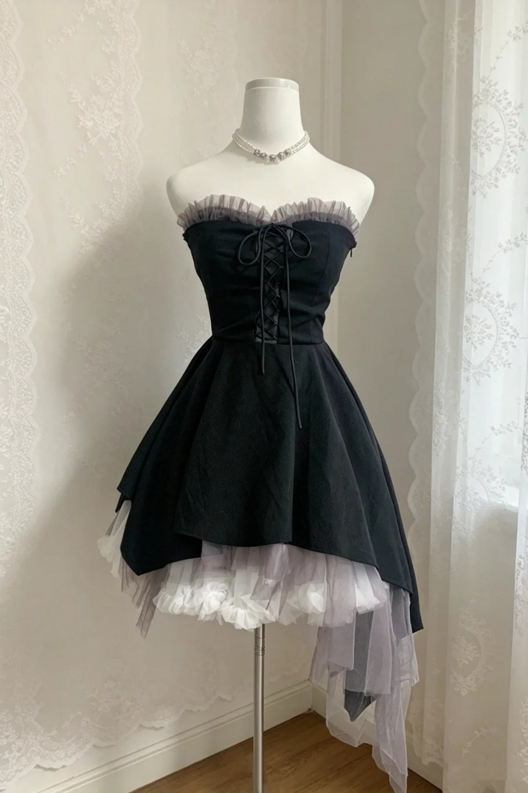 Strapless Black Irregular Tulle Homecoming Dress Ruffled Sweetheart Mini Dress F0306