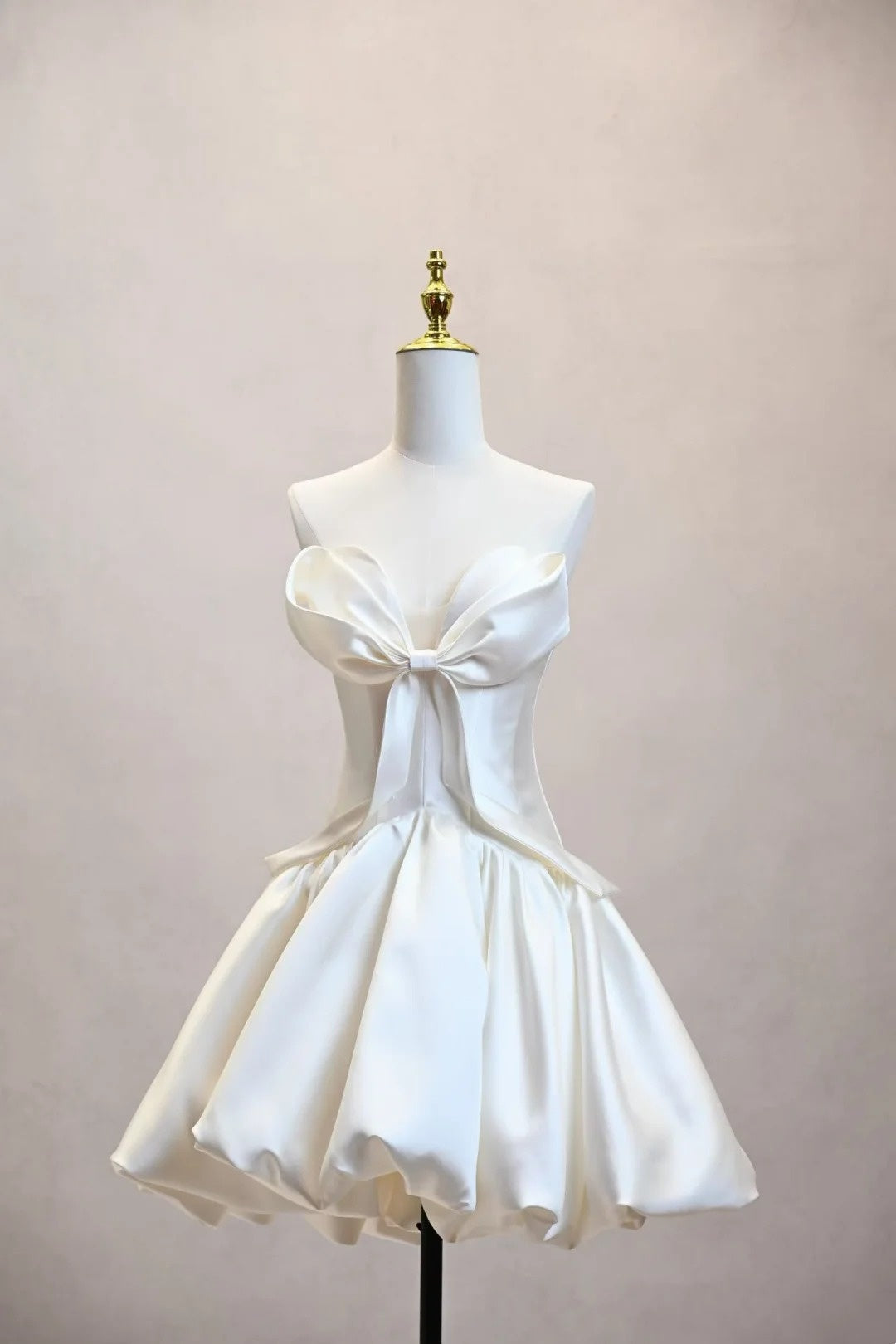White Satin Strapless Homecoming Mini Dress 3D Big Bow Puffy Short Wedding Cocktail Gown F0016