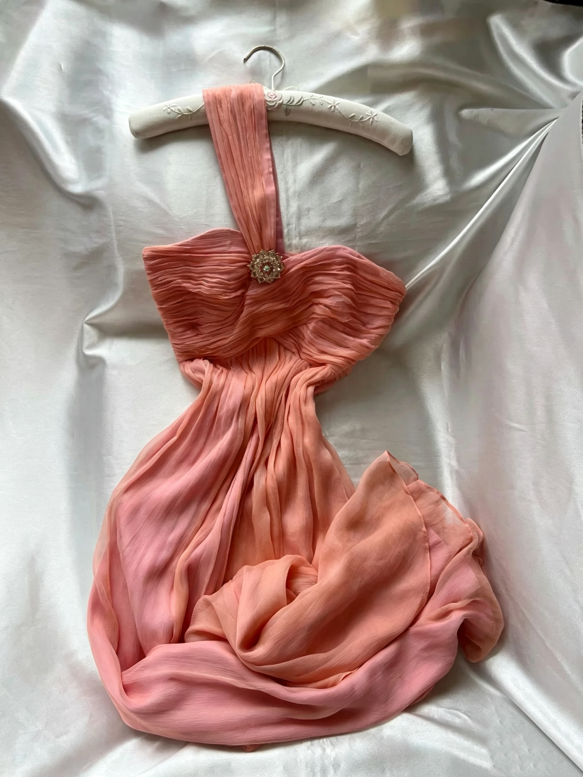 Pink Halter Neck Pleated Chiffon Evening Dress Rhinestone Brooch F0262