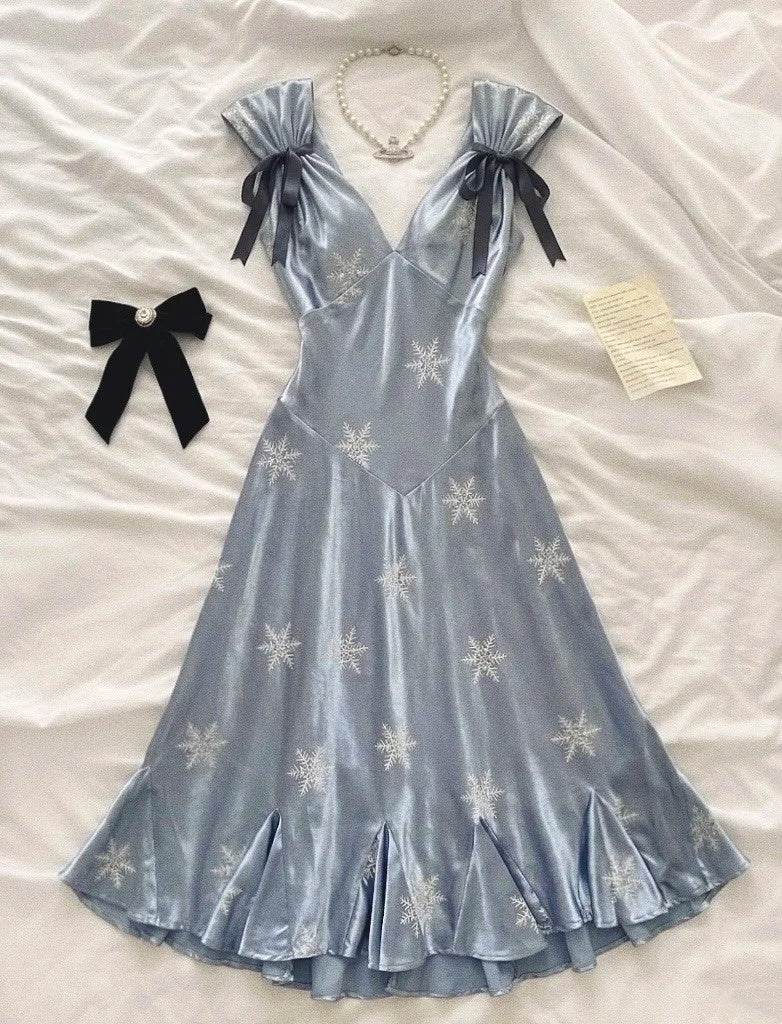 Misty Silver Blue Snowflake V-Neck Vintage Ruffle Long Dress F0274