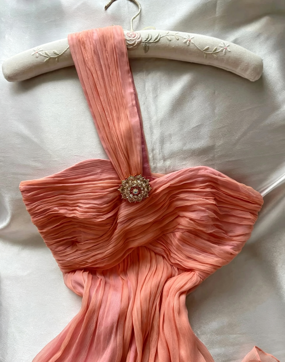 Pink Halter Neck Pleated Chiffon Evening Dress Rhinestone Brooch F0262