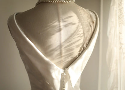 Classic Vintage Satin Wedding Dress A‑Line Bridal Gown Boat Neck Open V Back With Train F0069