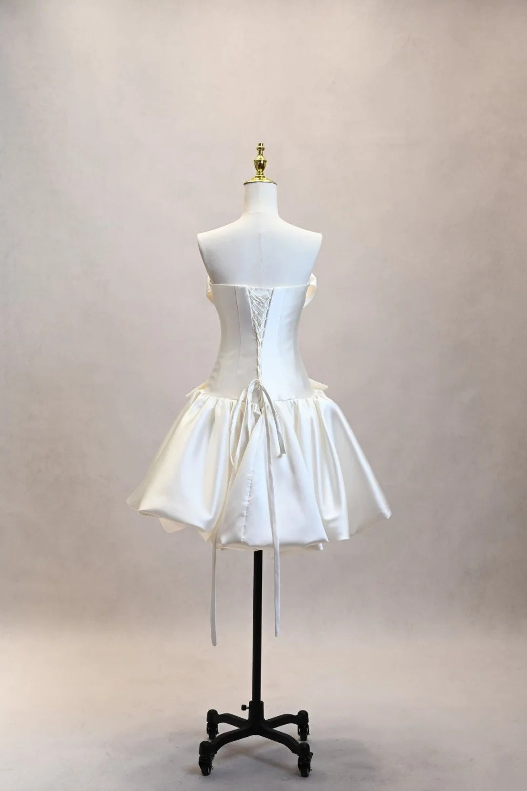 White Satin Strapless Homecoming Mini Dress 3D Big Bow Puffy Short Wedding Cocktail Gown F0016