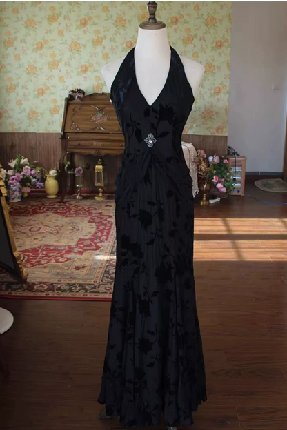 Black Vintage-Style Formal Long Velvet Gown With A V-Neck And Open Back L017