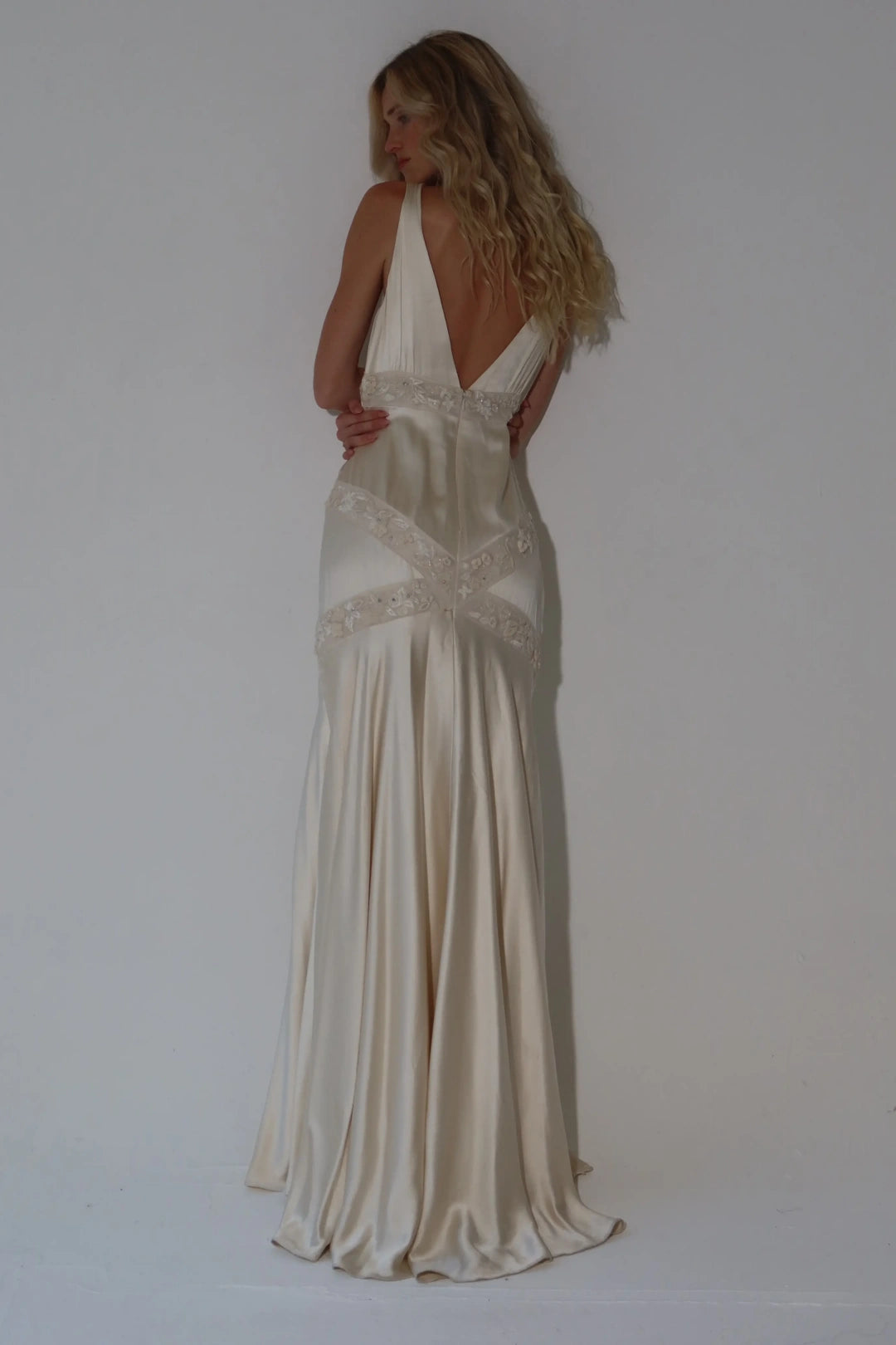 Champagne Satin V Neck Mermaid Evening Dress Floral Beaded Lace L041