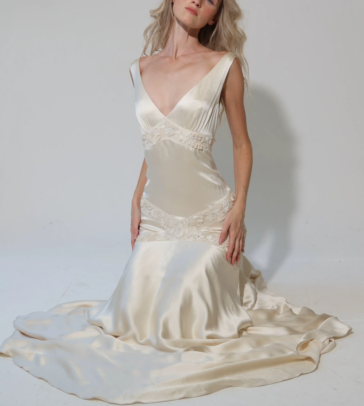 Champagne Satin V Neck Mermaid Evening Dress Floral Beaded Lace L041