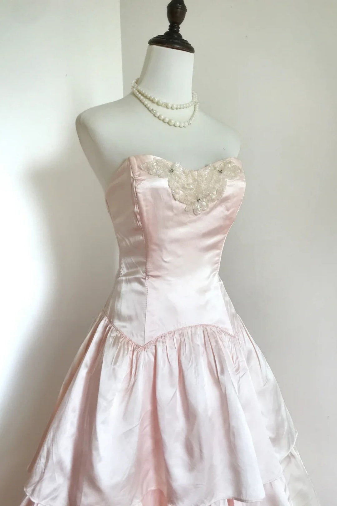 Strapless Pink Satin Tiered Midi Evening Dress With Floral Beaded Appliques F0354